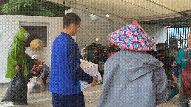 DƬ